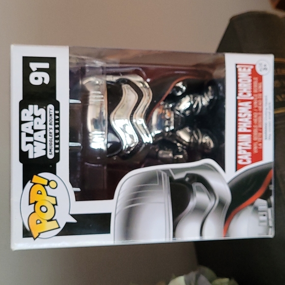 Funko Pop - Star Wars Smuggler's Bounty Captain Phasma (Chrome) - Picture 7 of 7